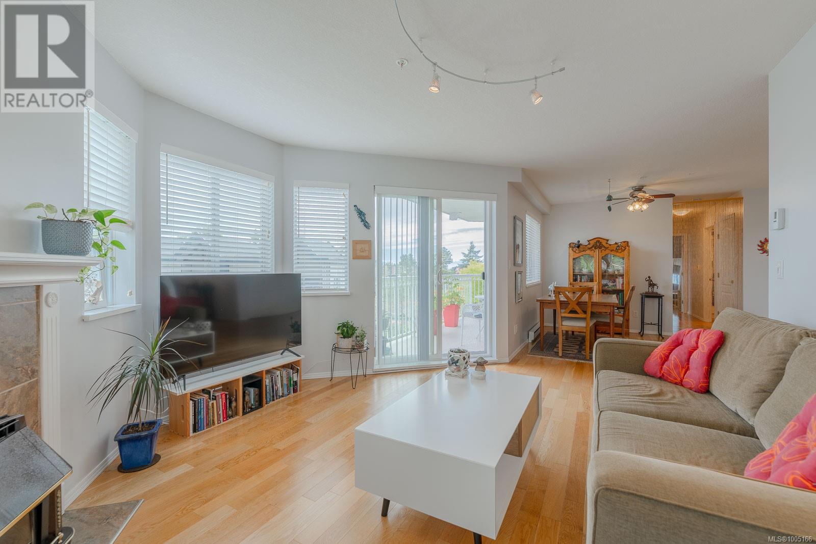 Photo 30 of 301 24 Prideaux St, Nanaimo BC