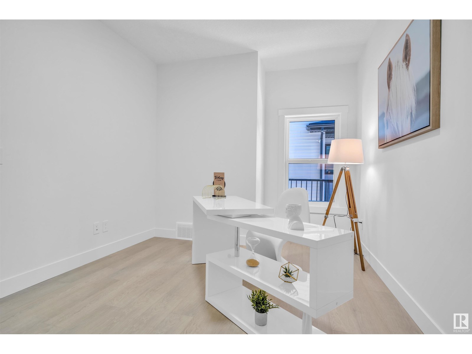 Photo 10 of 7047 Kiviaq Cr Sw, Edmonton AB