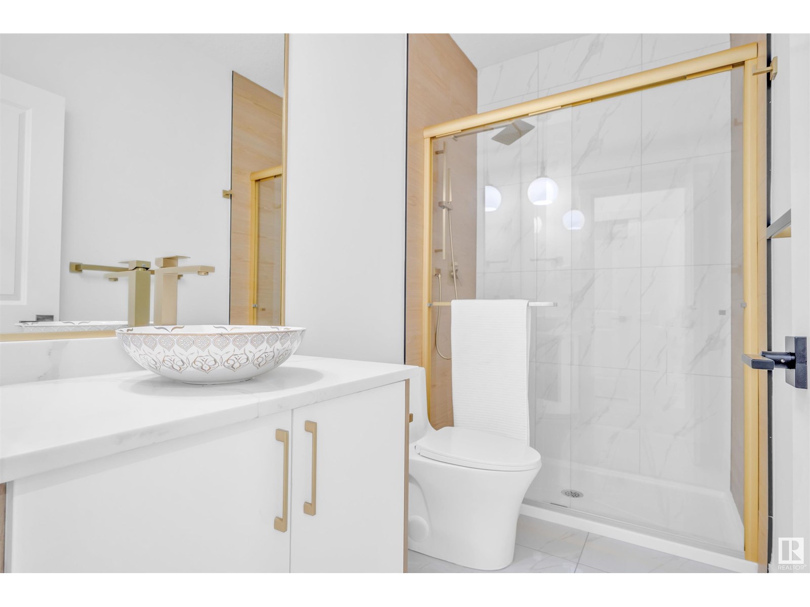 Photo 12 of 7047 Kiviaq Cr Sw, Edmonton AB