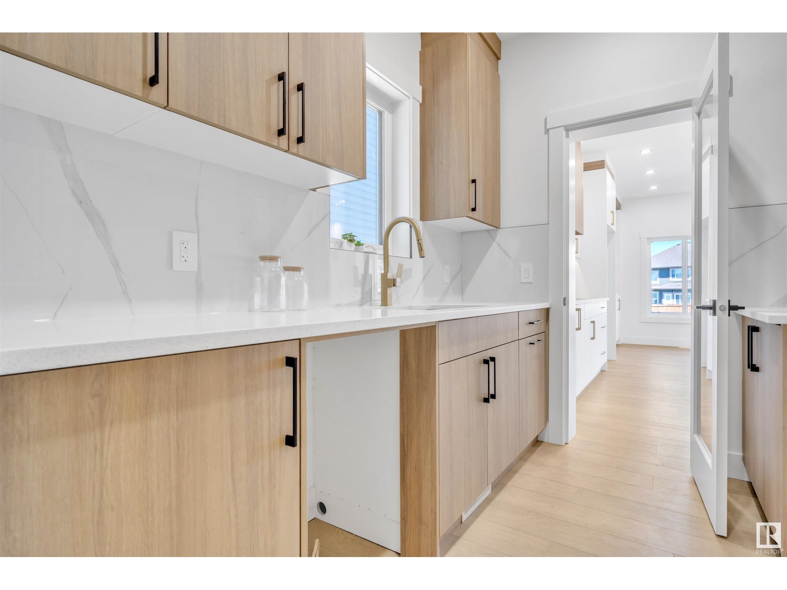 Photo 13 of 7047 Kiviaq Cr Sw, Edmonton AB