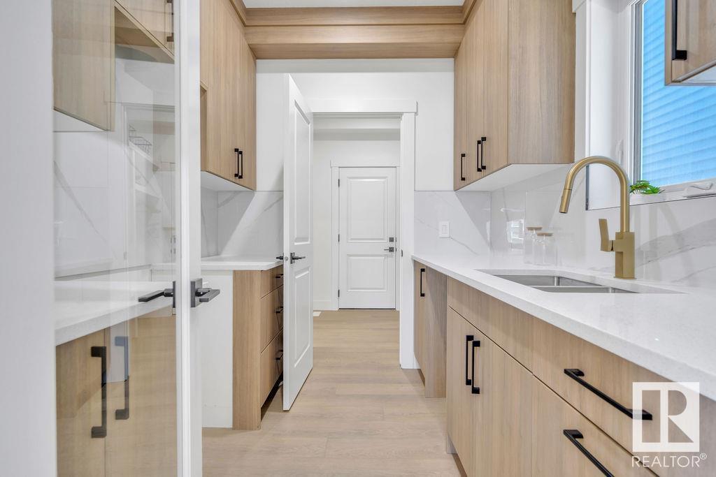 Photo 14 of 7047 Kiviaq Cr Sw, Edmonton AB