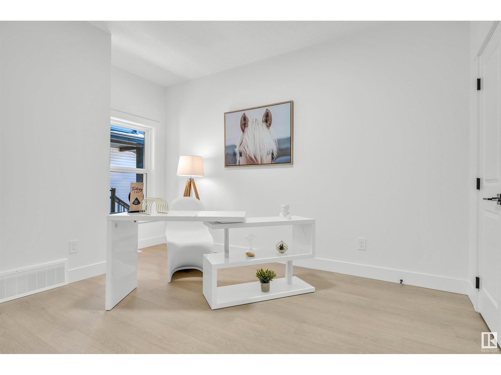 Photo 9 of 7047 Kiviaq Cr Sw, Edmonton AB