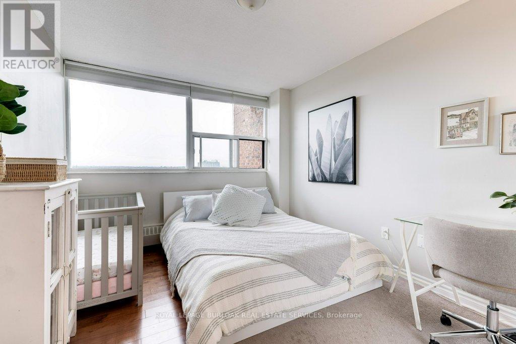 Photo 10 of 1009 3501 Glen Erin Drive, Mississauga ON