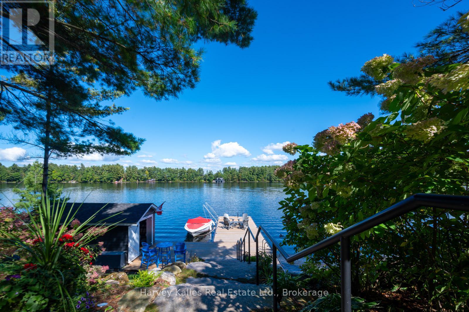 1045 LAKESHORE DRIVE