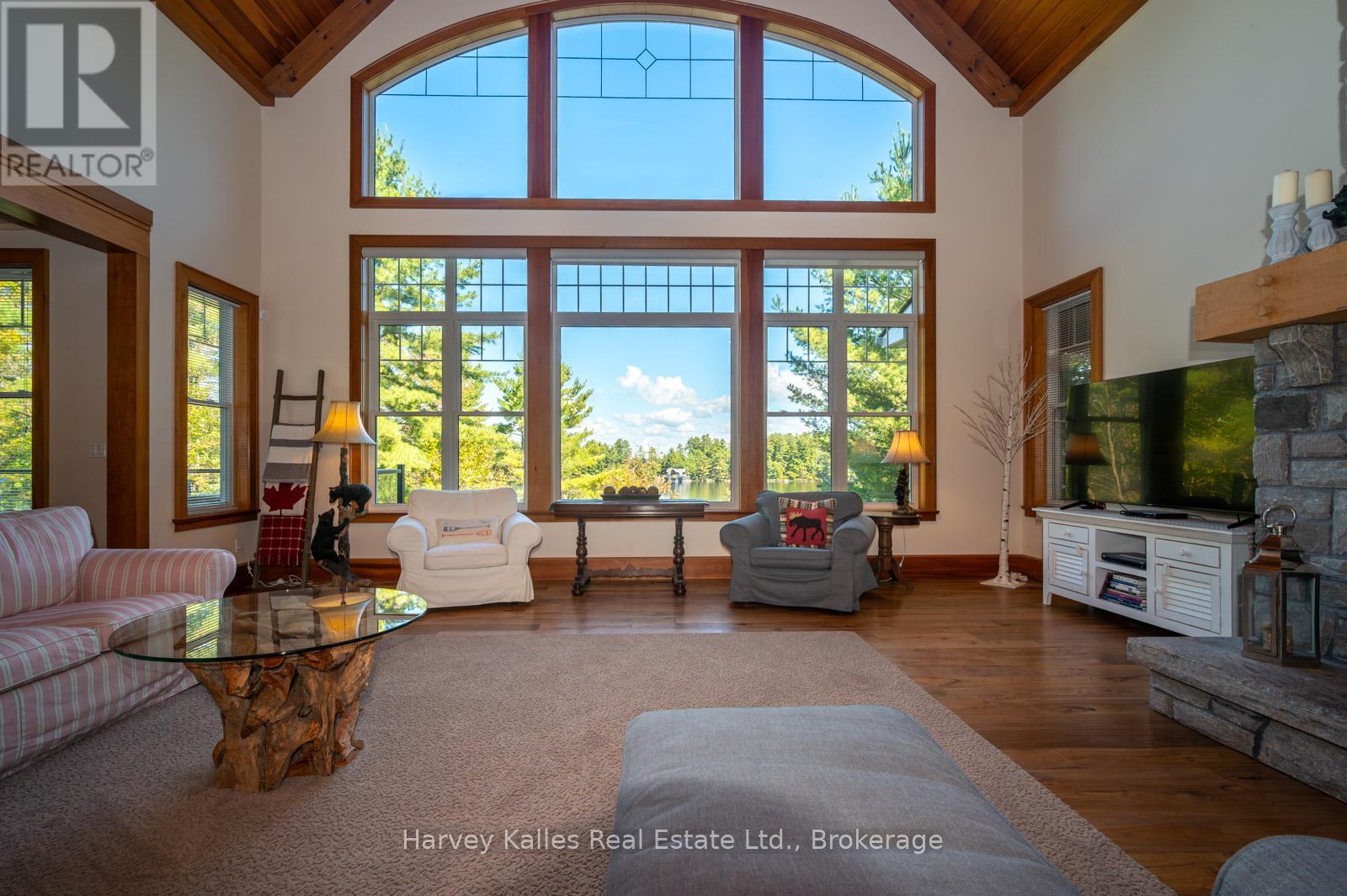 1045 LAKESHORE DRIVE