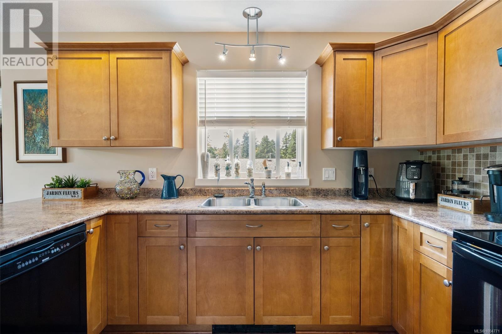 Photo 15 of 290 Carnell Dr, Lake Cowichan BC