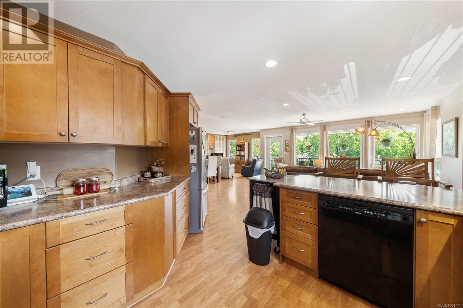 Photo 19 of 290 Carnell Dr, Lake Cowichan BC