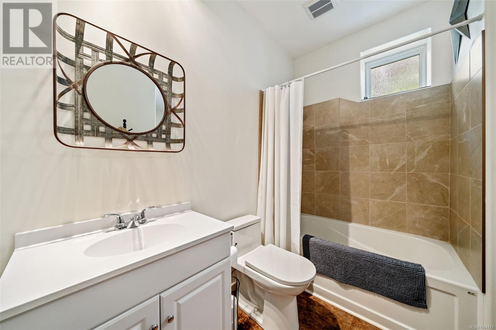 Photo 13 of 290 Carnell Dr, Lake Cowichan BC