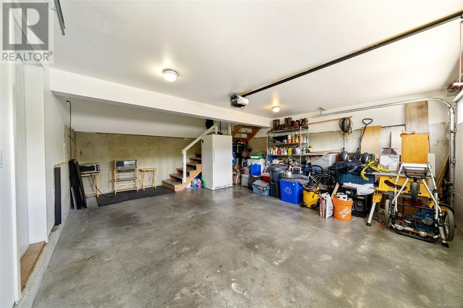 Photo 5 of 290 Carnell Dr, Lake Cowichan BC