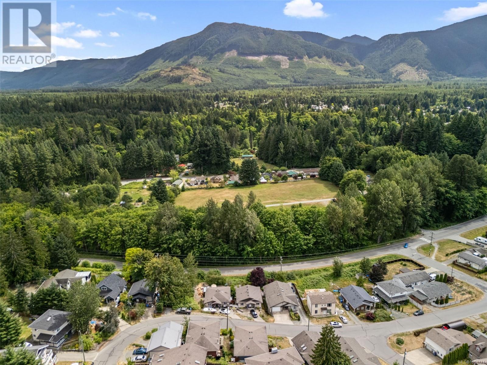 Photo 17 of 290 Carnell Dr, Lake Cowichan BC