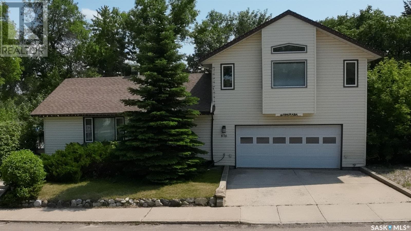 676 3rd AVENUE NE, Swift Current, Saskatchewan