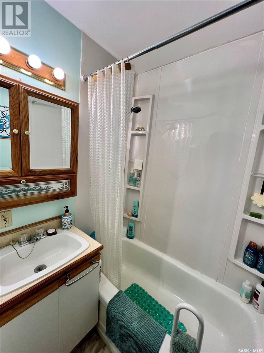 Single Family House for Sale in  rd AVENUE NE Swift Current 