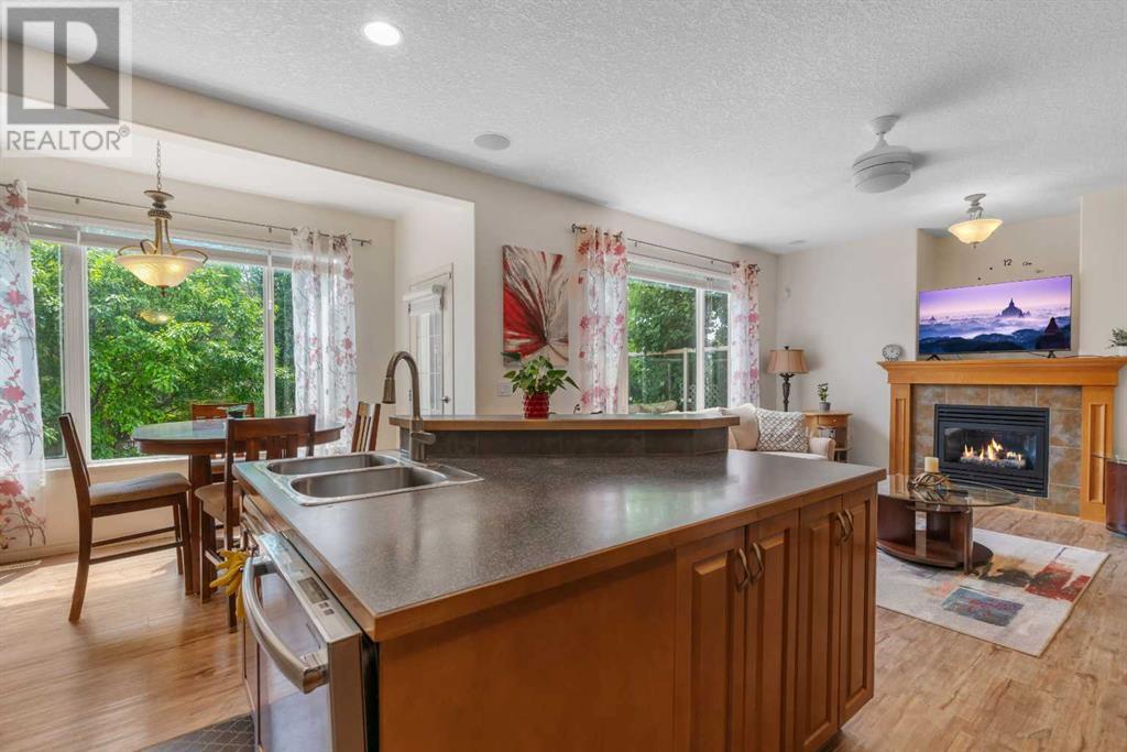 Single Family House for Sale in  Rockbluff Place NW Rocky Ridge Calgary 