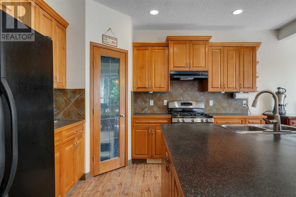 Single Family House for Sale in  Rockbluff Place NW Rocky Ridge Calgary 