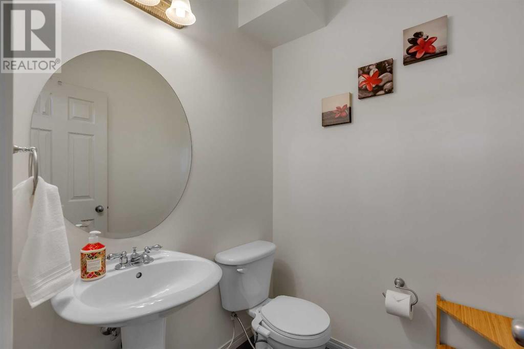 Single Family House for Sale in  Rockbluff Place NW Rocky Ridge Calgary 