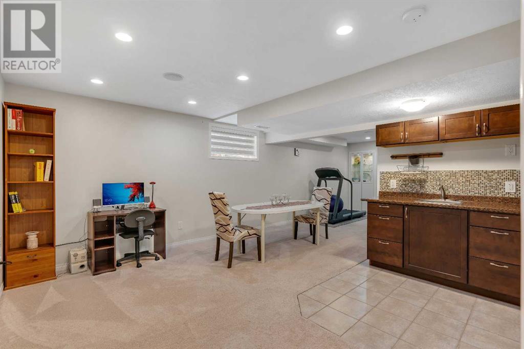 Single Family House for Sale in  Rockbluff Place NW Rocky Ridge Calgary 