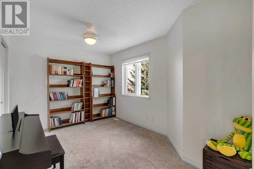 Single Family House for Sale in  Rockbluff Place NW Rocky Ridge Calgary 