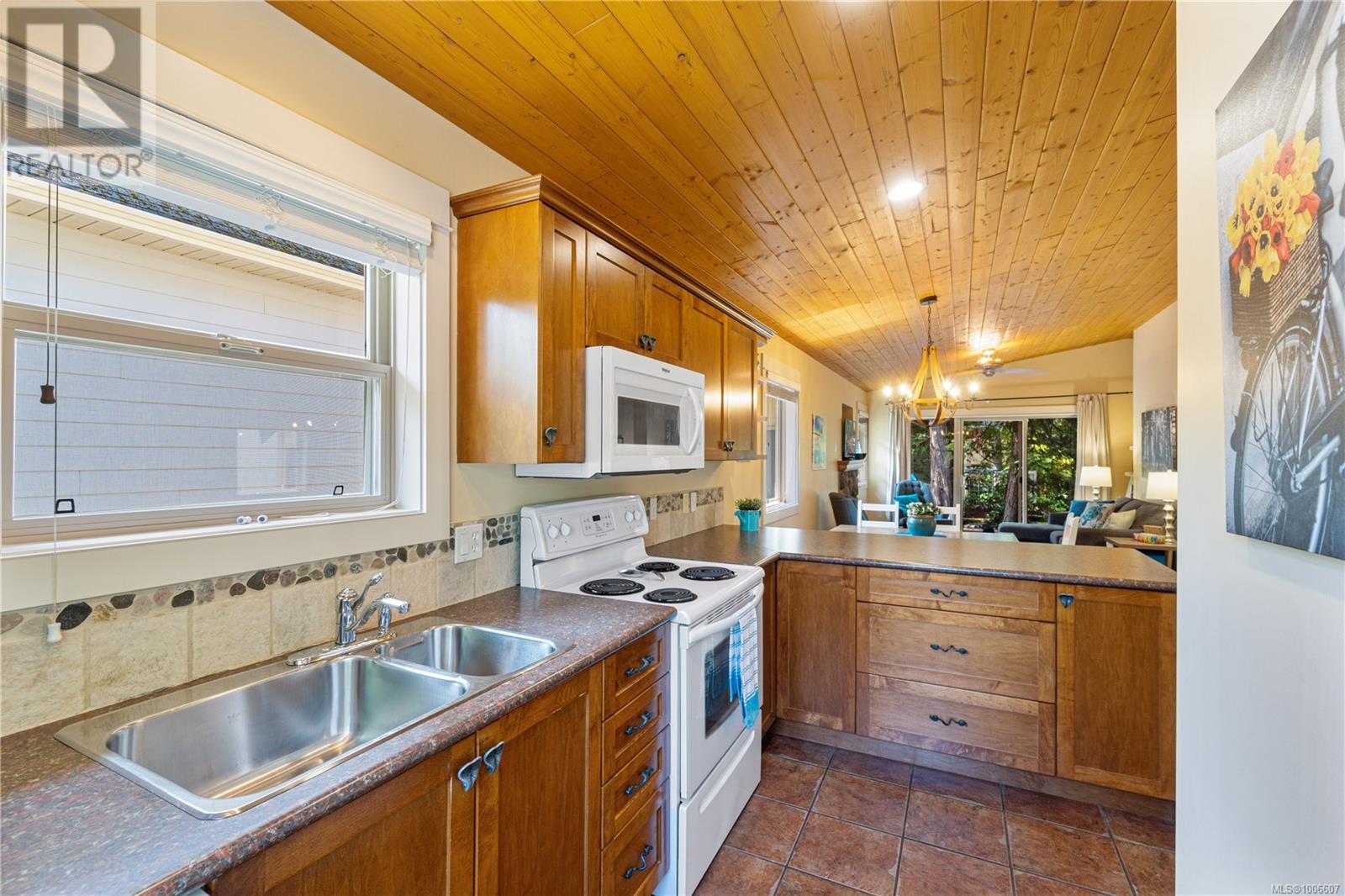 Photo 14 of 113 1080 Resort Dr, Parksville BC