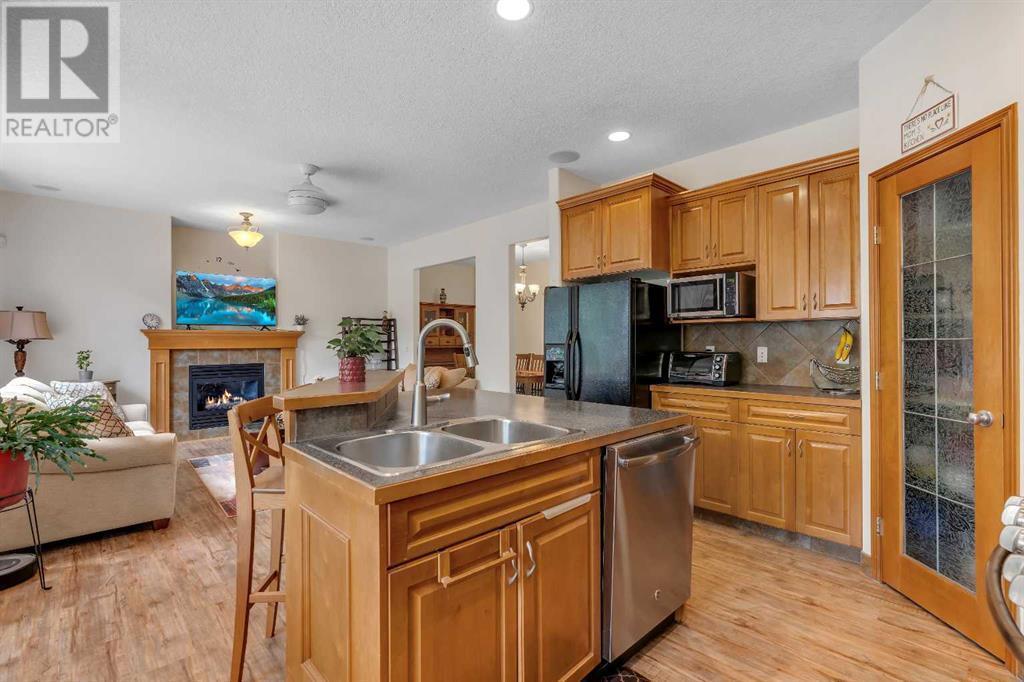 Single Family House for Sale in  Rockbluff Place NW Rocky Ridge Calgary 