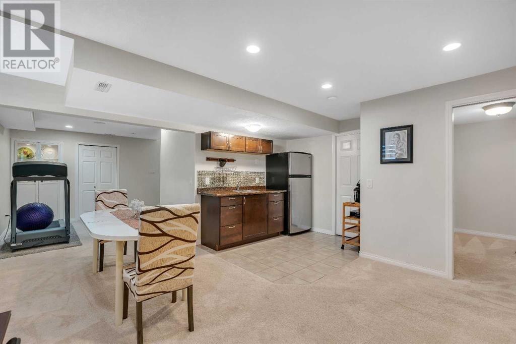 Single Family House for Sale in  Rockbluff Place NW Rocky Ridge Calgary 