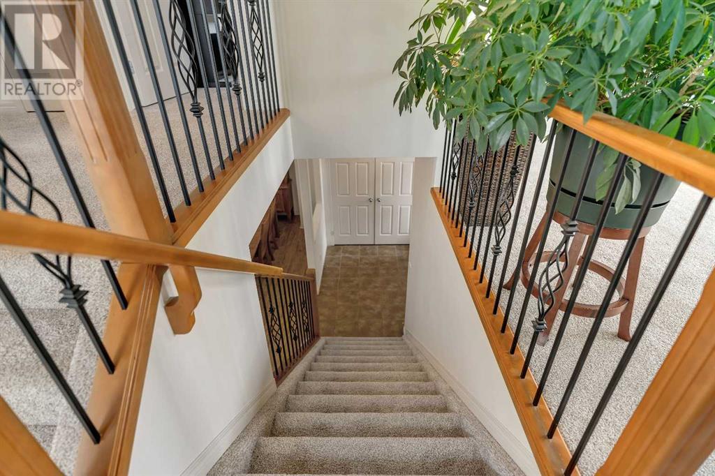 Single Family House for Sale in  Rockbluff Place NW Rocky Ridge Calgary 