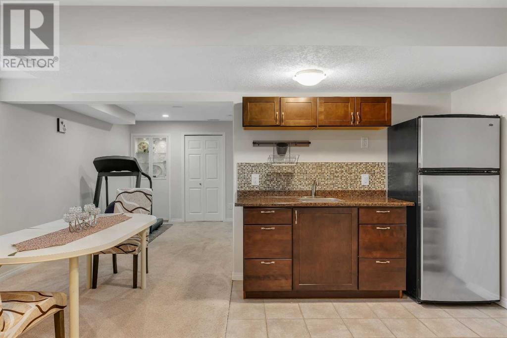 Single Family House for Sale in  Rockbluff Place NW Rocky Ridge Calgary 