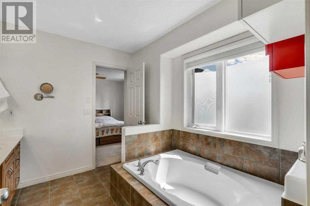 Single Family House for Sale in  Rockbluff Place NW Rocky Ridge Calgary 
