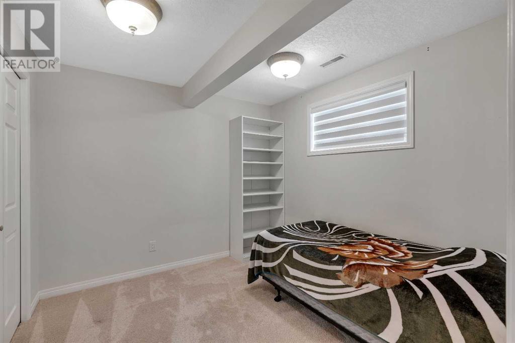Single Family House for Sale in  Rockbluff Place NW Rocky Ridge Calgary 