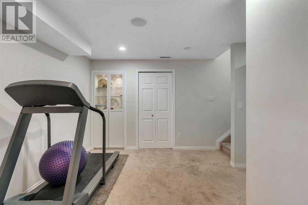 Single Family House for Sale in  Rockbluff Place NW Rocky Ridge Calgary 