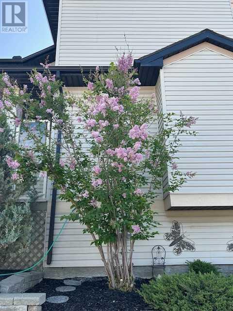 Single Family House for Sale in  Rockbluff Place NW Rocky Ridge Calgary 