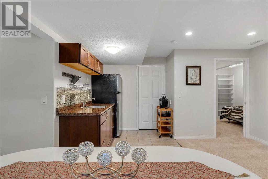Single Family House for Sale in  Rockbluff Place NW Rocky Ridge Calgary 
