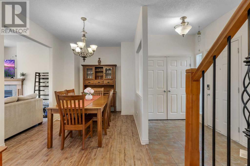 Single Family House for Sale in  Rockbluff Place NW Rocky Ridge Calgary 