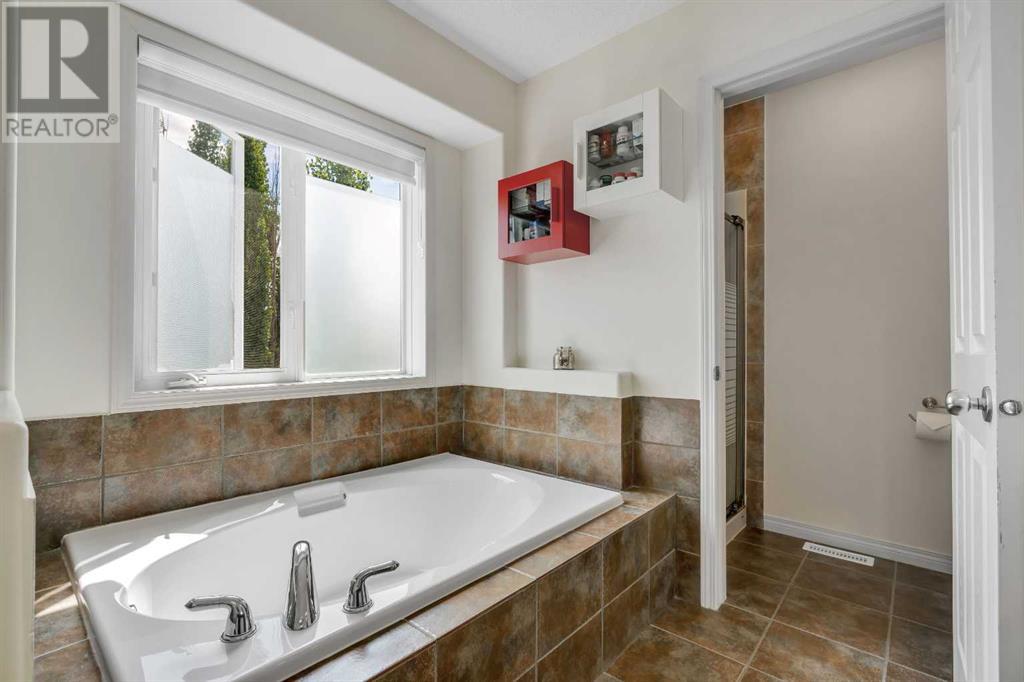 Single Family House for Sale in  Rockbluff Place NW Rocky Ridge Calgary 