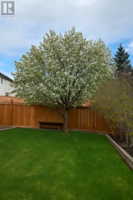 Single Family House for Sale in  Rockbluff Place NW Rocky Ridge Calgary 