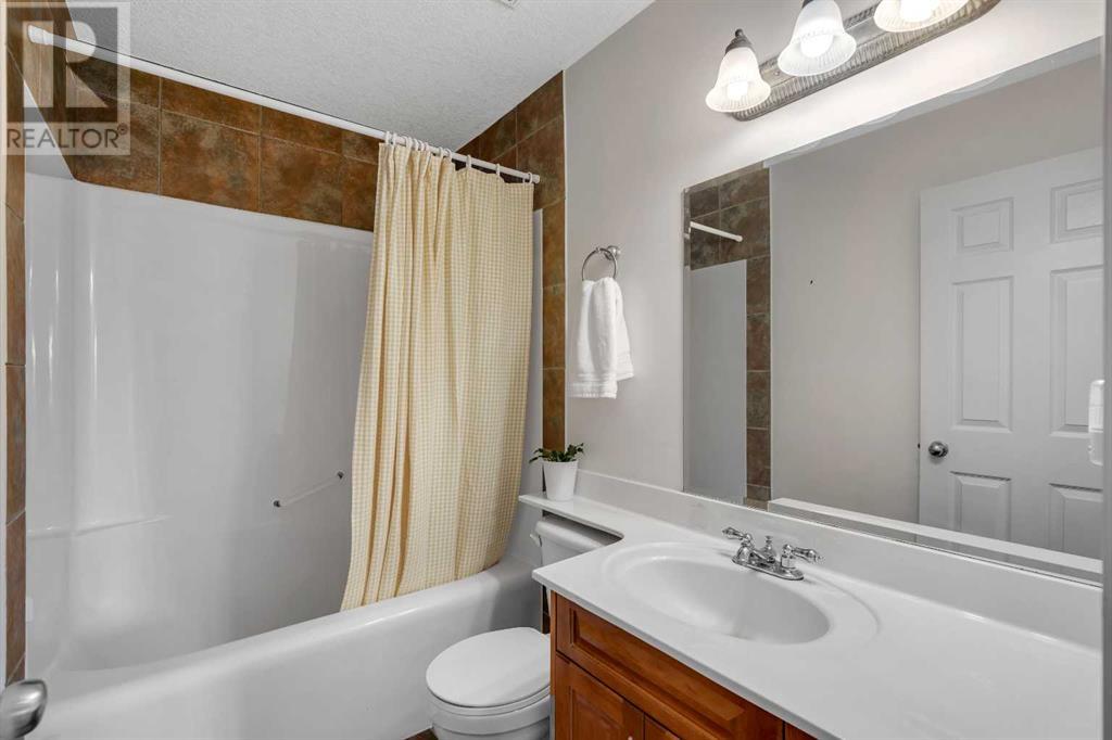 Single Family House for Sale in  Rockbluff Place NW Rocky Ridge Calgary 
