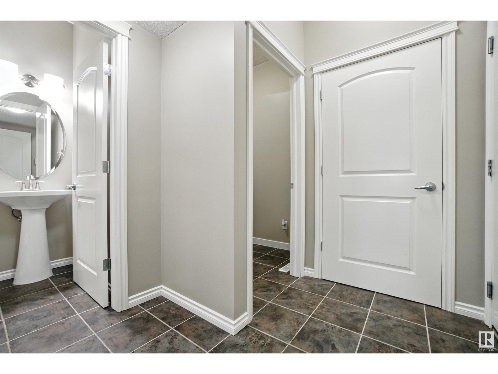 Photo 26 of 16713 58 A St Nw, Edmonton AB