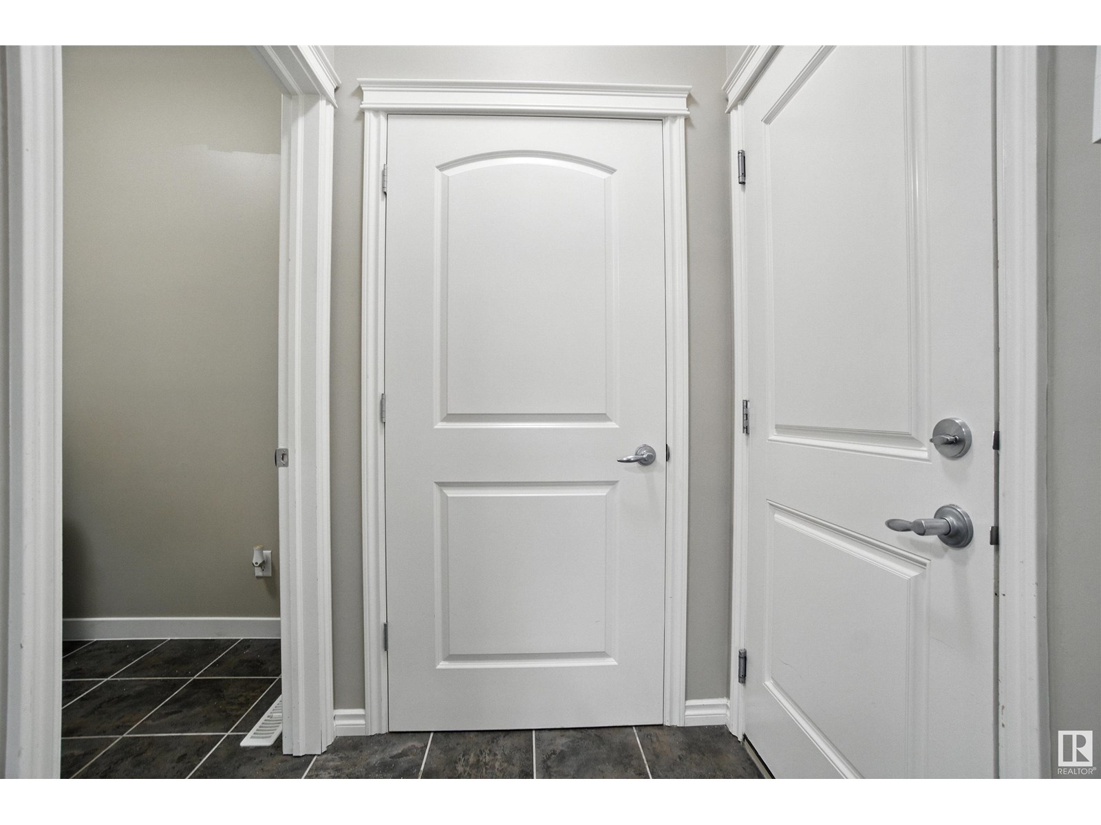 Photo 41 of 16713 58 A St Nw, Edmonton AB