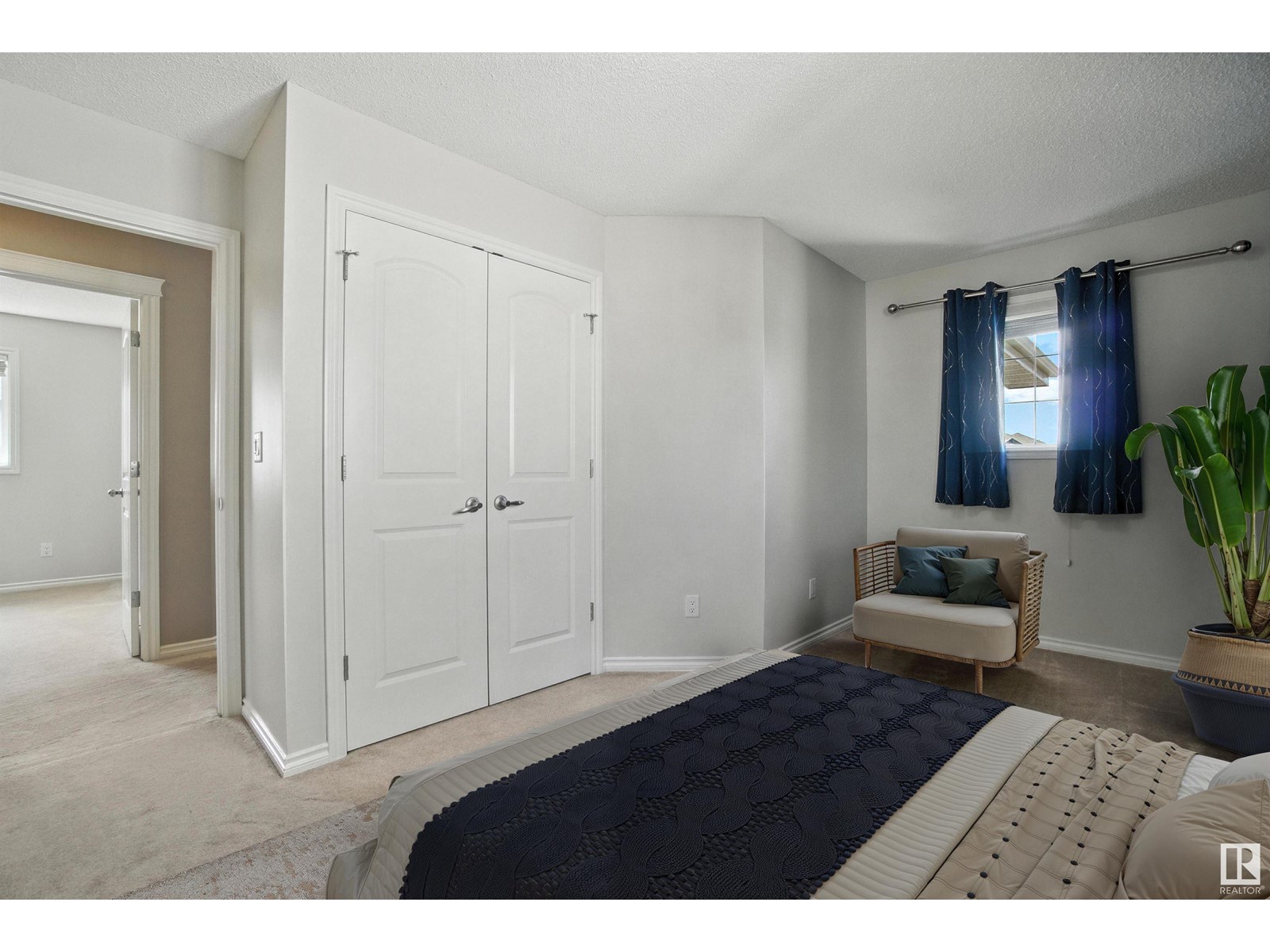 Photo 12 of 16713 58 A St Nw, Edmonton AB