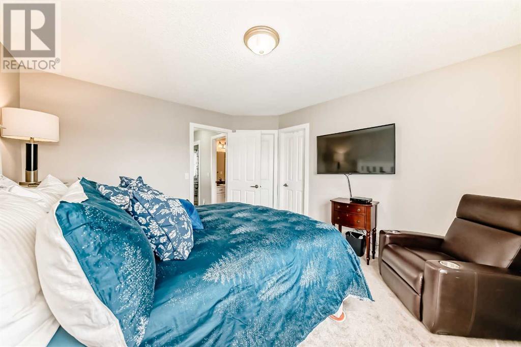 Single Family House for Sale in  Eversyde Circle SW Evergreen Calgary 