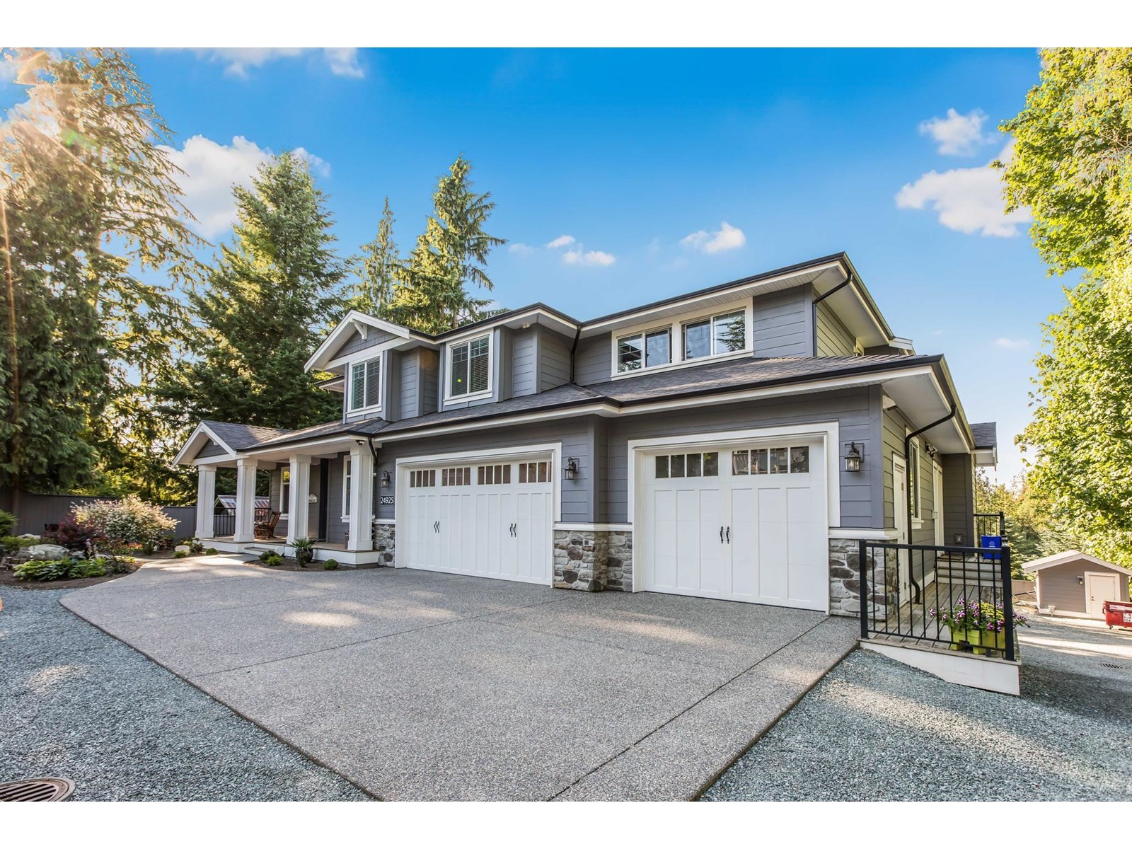 Photo 2 of 24925 40 Avenue, Langley BC