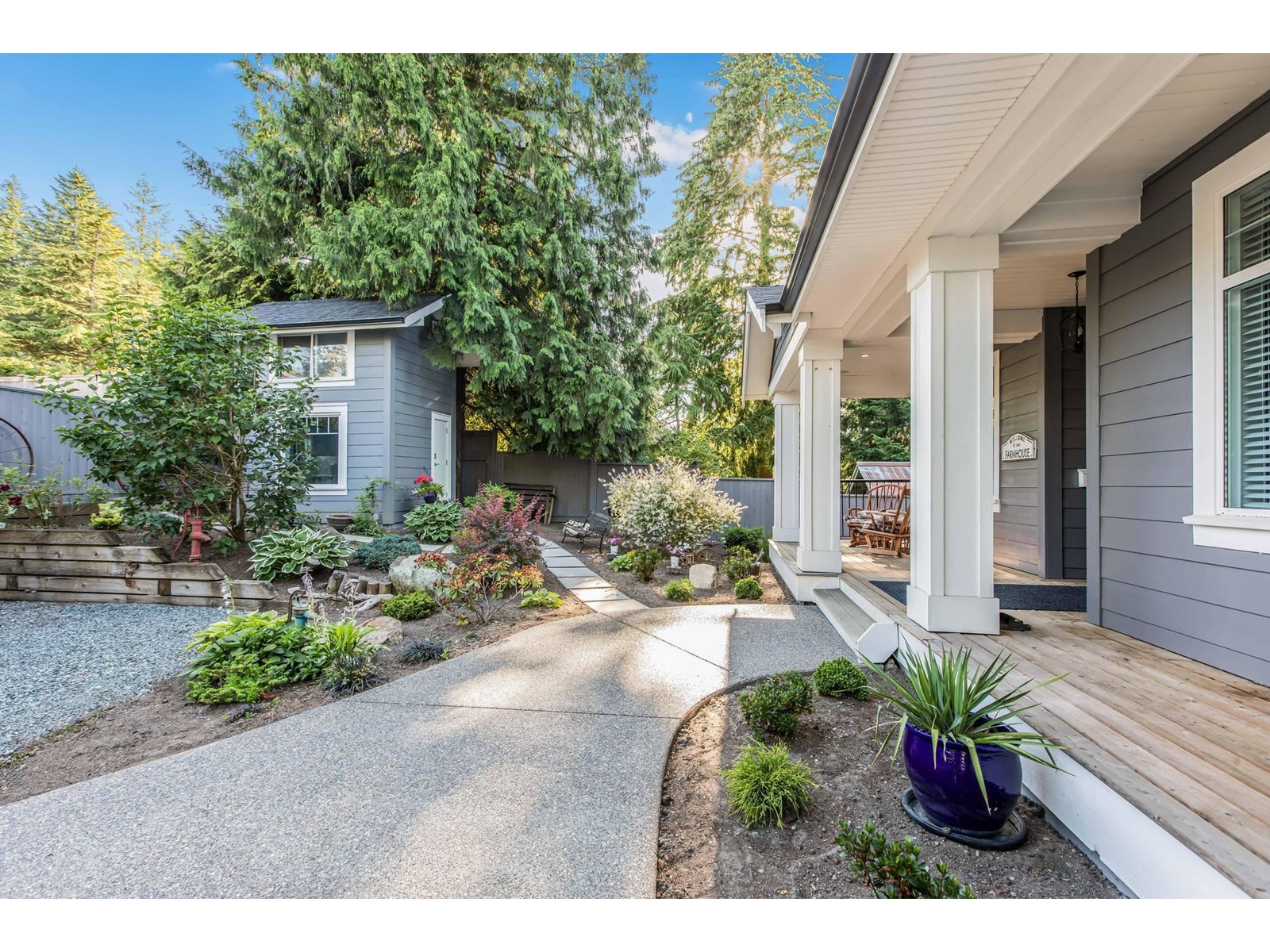 Photo 4 of 24925 40 Avenue, Langley BC