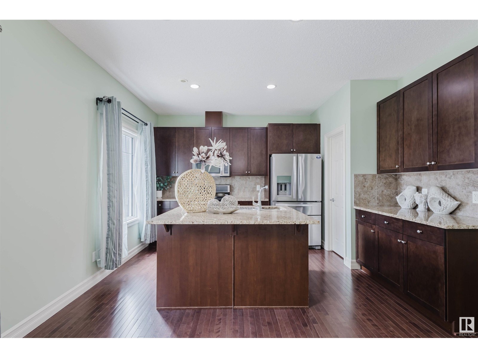 Photo 17 of 96 2003 Rabbit Hill Rd Nw, Edmonton AB