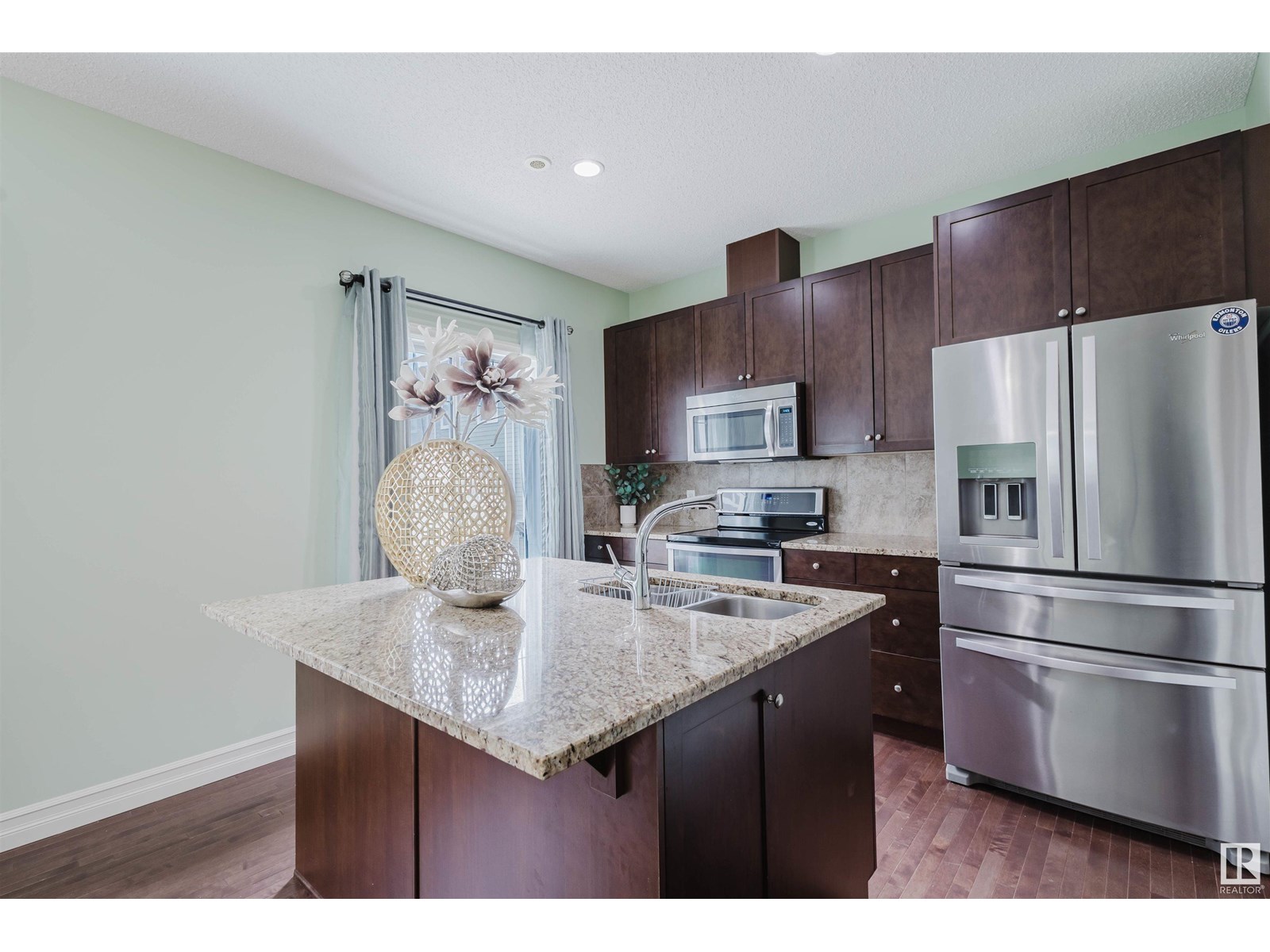 Photo 16 of 96 2003 Rabbit Hill Rd Nw, Edmonton AB