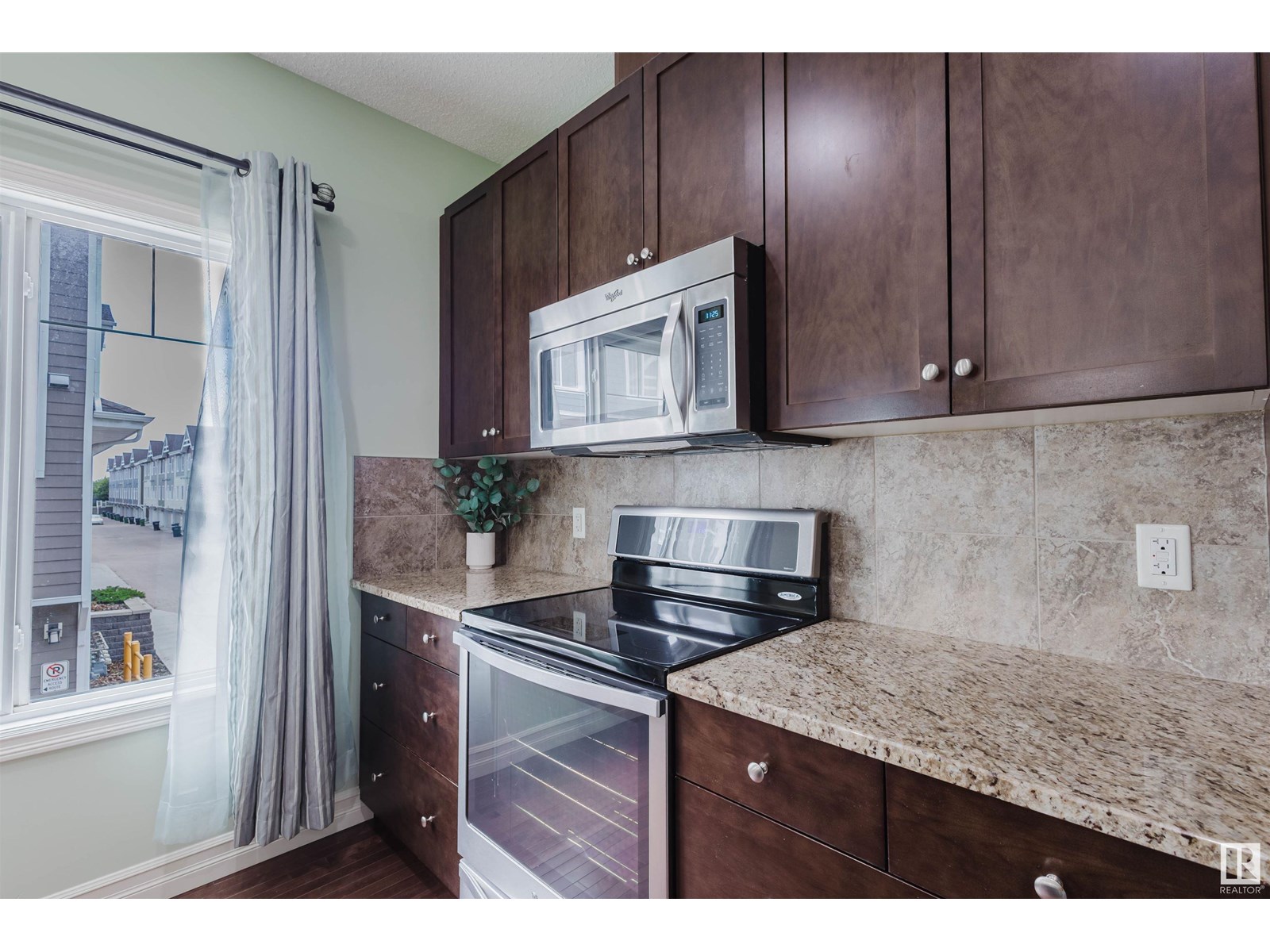 Photo 21 of 96 2003 Rabbit Hill Rd Nw, Edmonton AB
