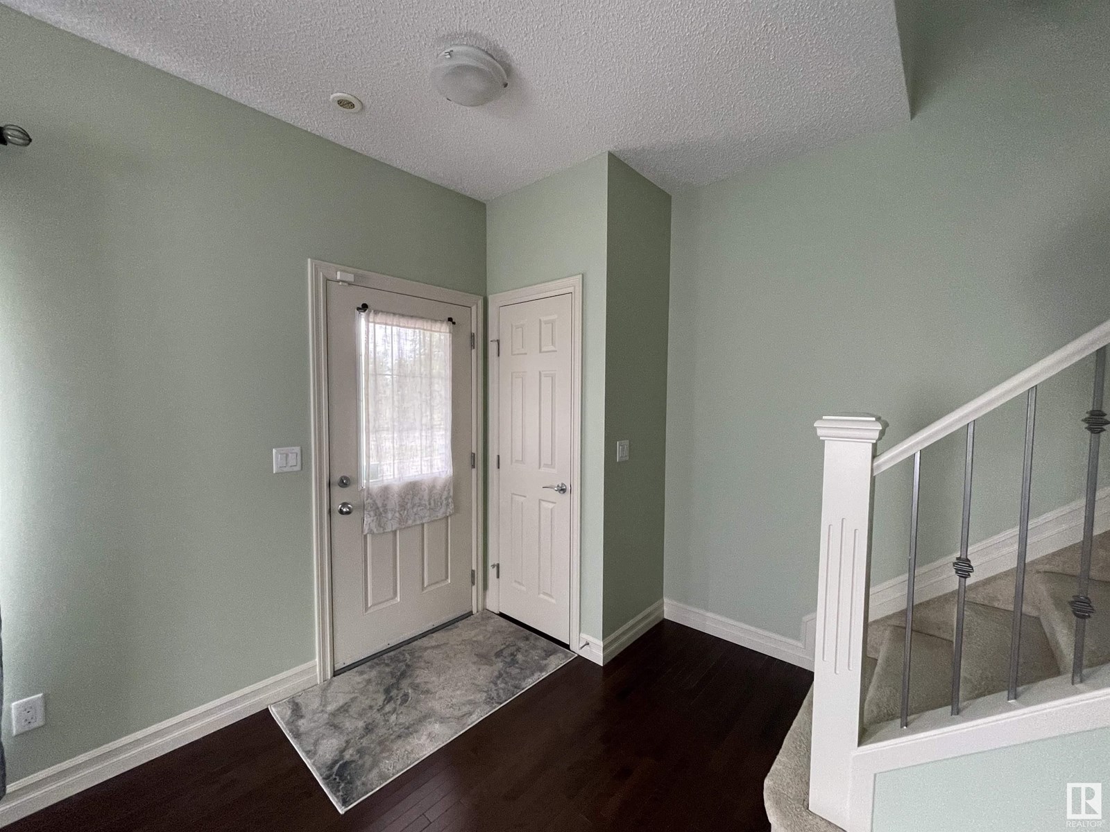 Photo 3 of 96 2003 Rabbit Hill Rd Nw, Edmonton AB