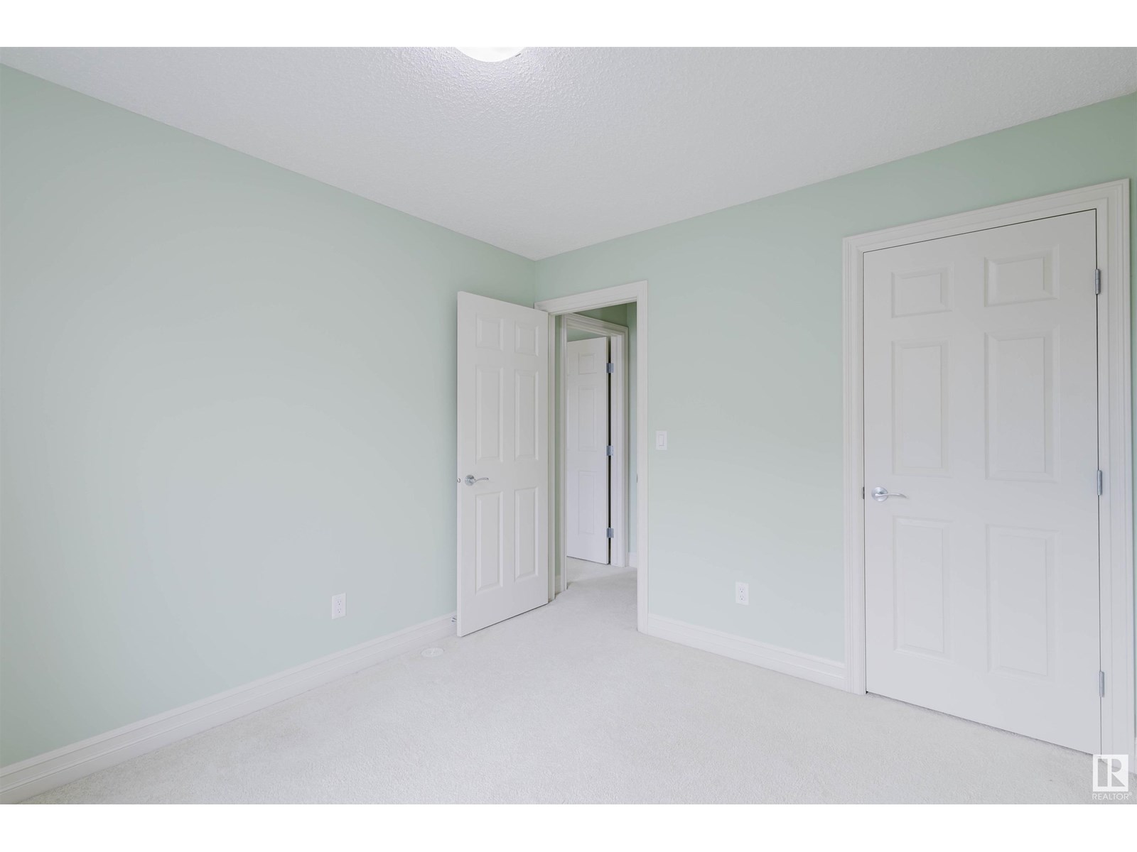 Photo 26 of 96 2003 Rabbit Hill Rd Nw, Edmonton AB