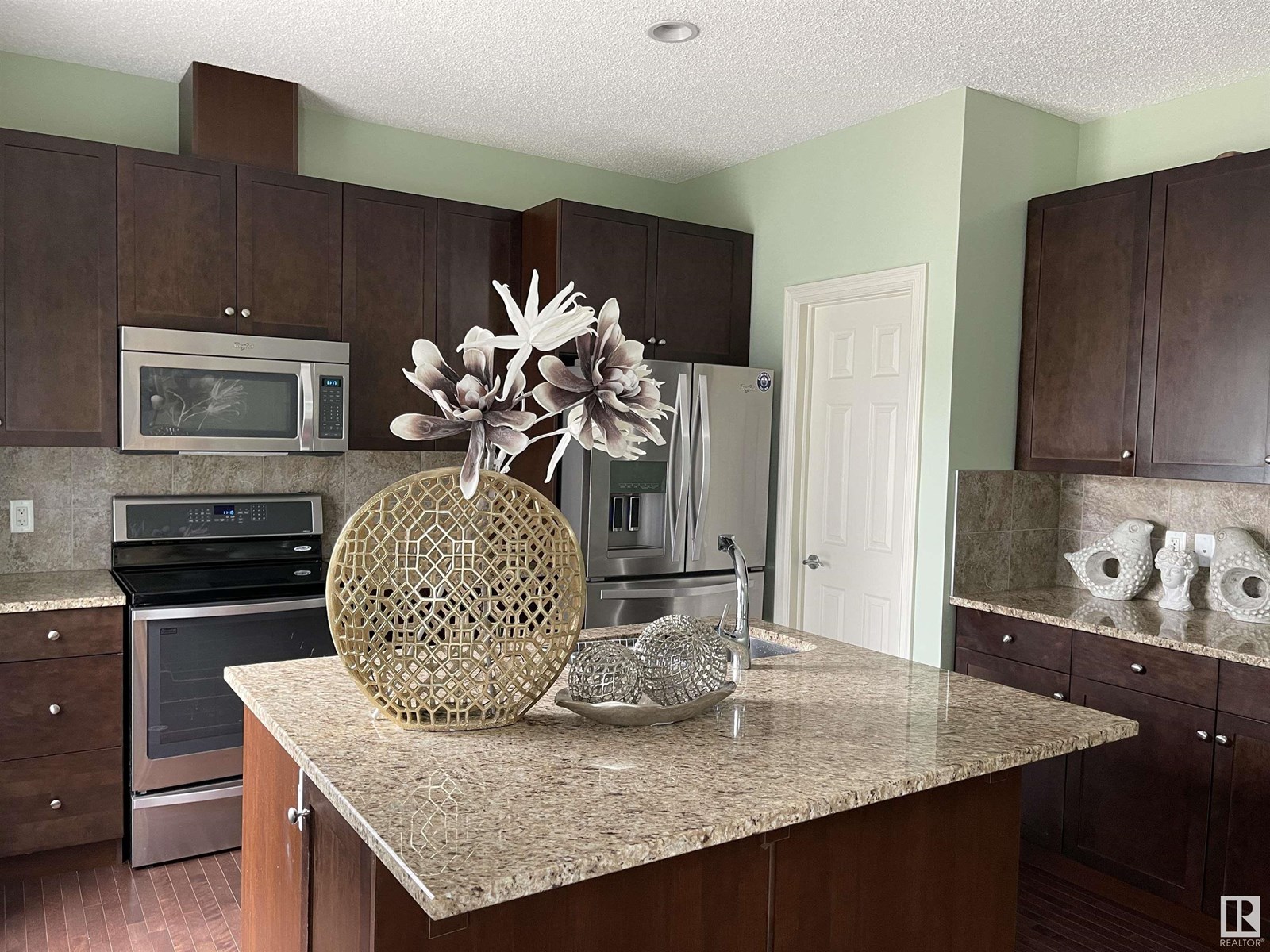 Photo 15 of 96 2003 Rabbit Hill Rd Nw, Edmonton AB