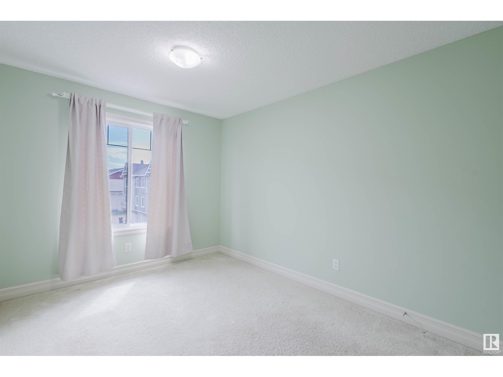 Photo 23 of 96 2003 Rabbit Hill Rd Nw, Edmonton AB