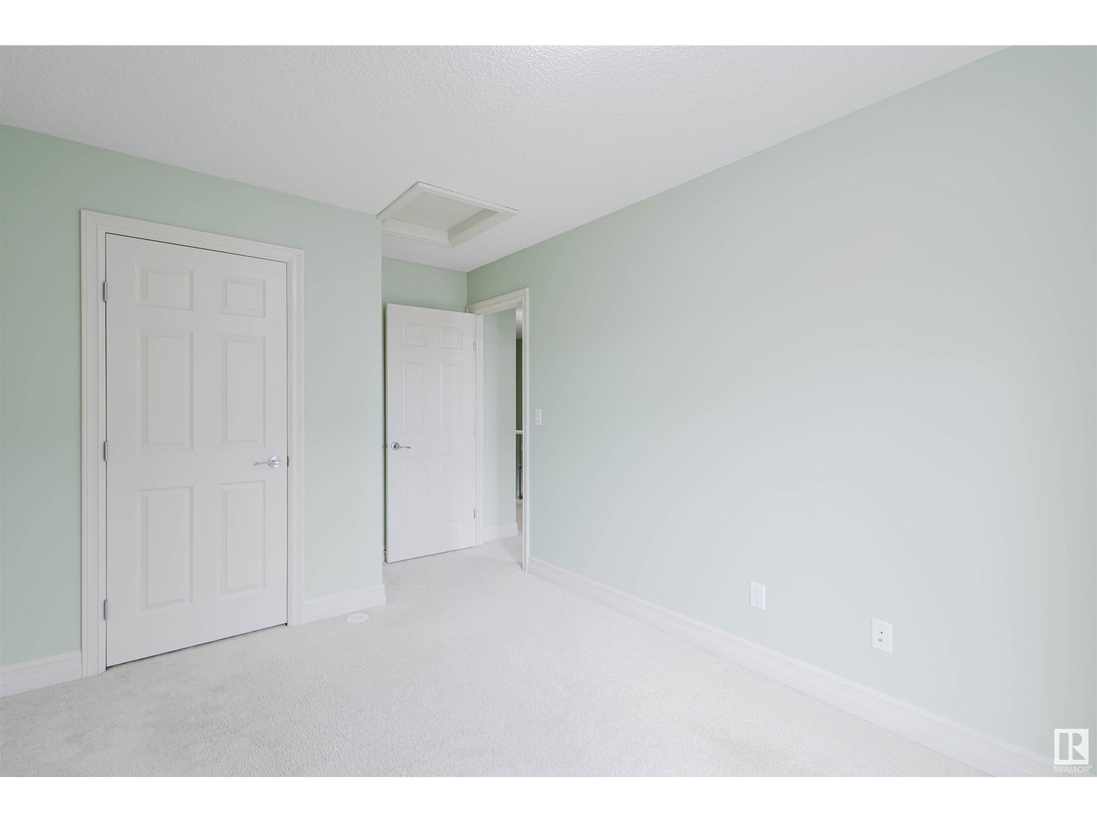 Photo 24 of 96 2003 Rabbit Hill Rd Nw, Edmonton AB