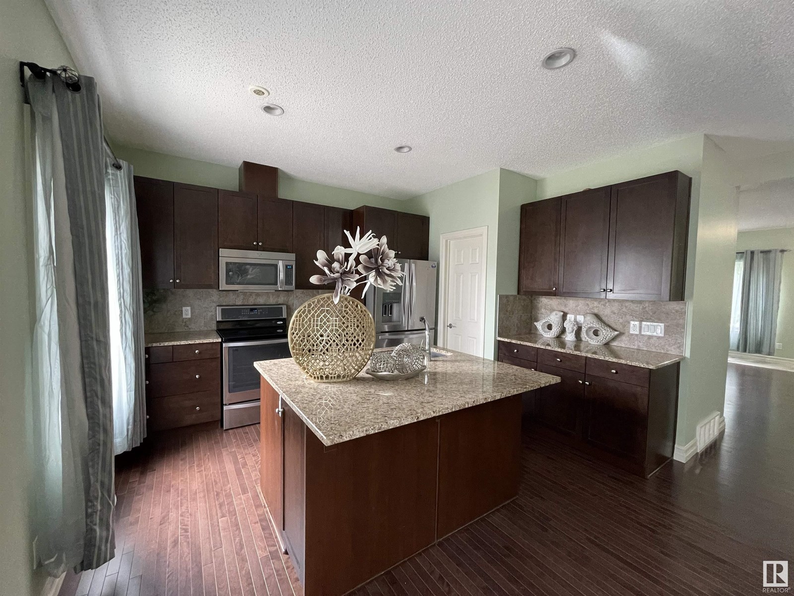 Photo 18 of 96 2003 Rabbit Hill Rd Nw, Edmonton AB